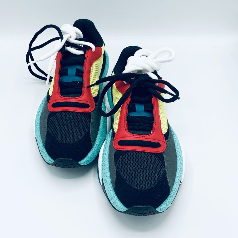 Puma "Alteration Curve"  Size 8 Sneakers.  NIB